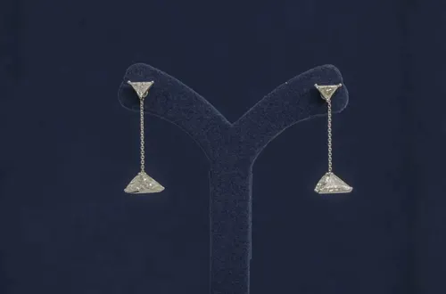 TRIANGLE EARING