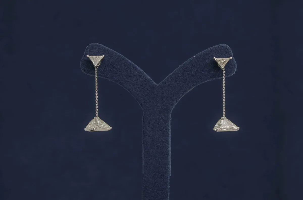 TRIANGLE EARING
